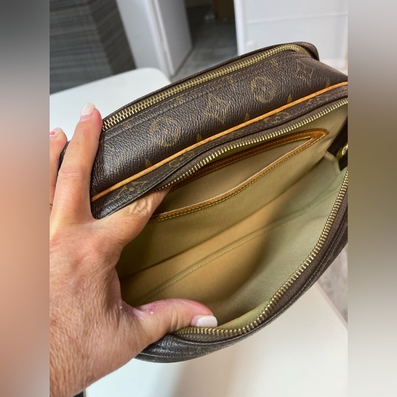 Louis Vuitton Brown and Gold Travel Bag - Picture 7 of 16